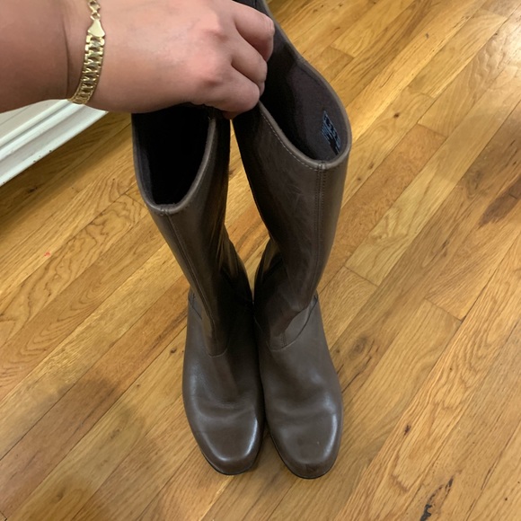 Clark’s dark brown boots - Picture 2 of 4